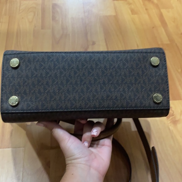 MICHAEL KORS⦂ CROSSBODY & WALLET - Picture 4 of 9